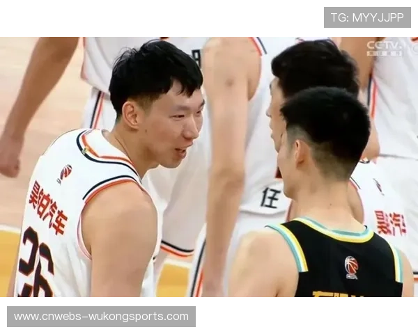 周琦带伤坚守赛场强硬对决胡金秋成全场最燃焦点 周琦带伤坚守赛场强硬对决胡金秋成全场最燃焦点