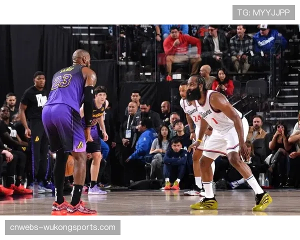 快船击败湖人止住连败，小卡哈登合砍53分