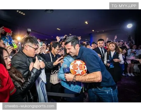 欧冠球迷嘉年华在米兰举行，吸引数万球迷参与互动